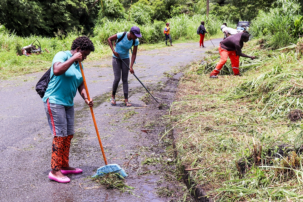 Over 6000 people employed as part of massive road cleaning initiative - Vimarsana News