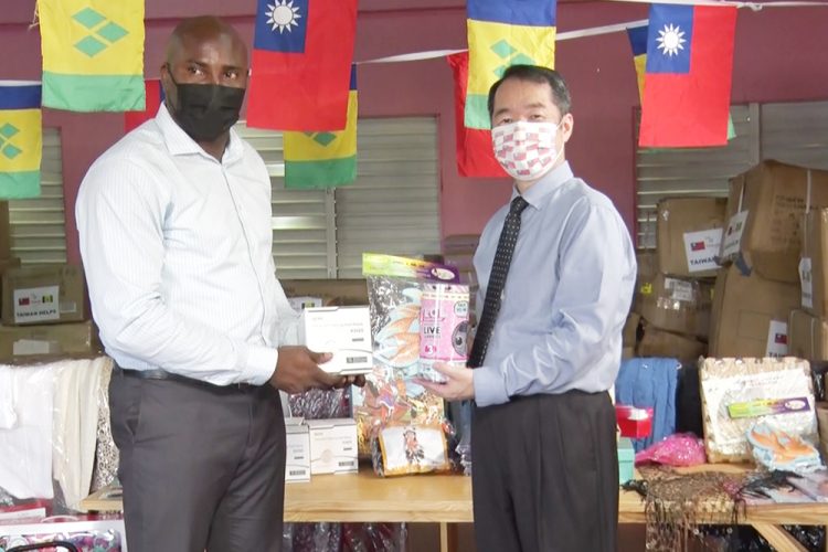 Taiwan Embassy hands over  SimpleHelp supplies to SVG