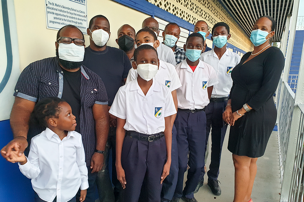 St Martin's 'class of 1994 gentlemen' donates to their alma mater – Searchlight - Vimarsana News