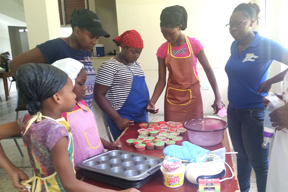 VincyKlus Inc, Valkelly host summer baking class VincyKlus Inc, Valkelly host summer baking class