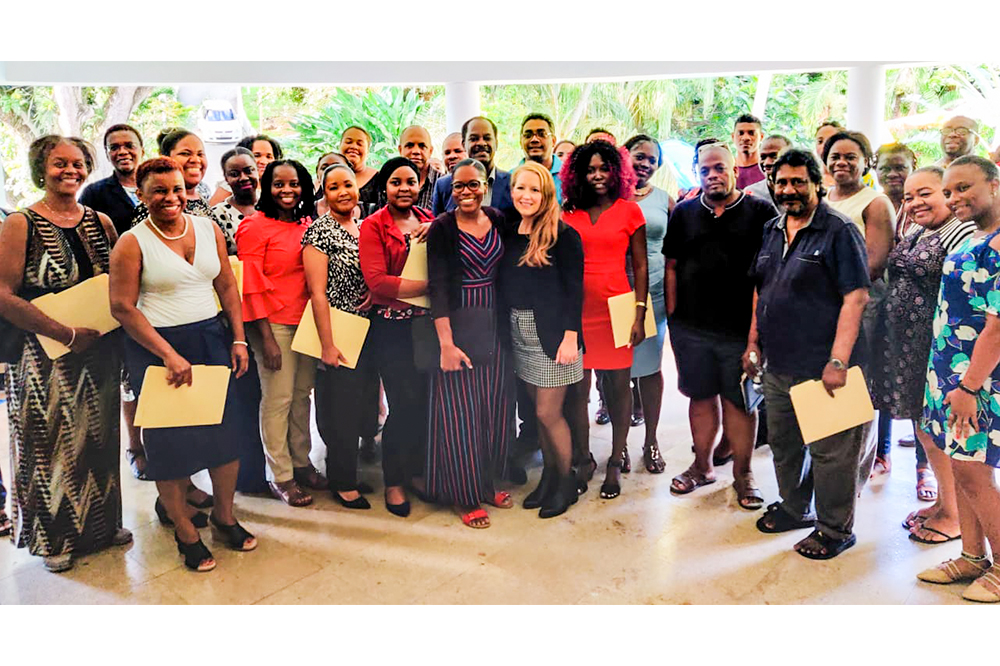 Medical personnel trained to prescribe and dispense cannabis Medical personnel trained to prescribe and dispense cannabis
