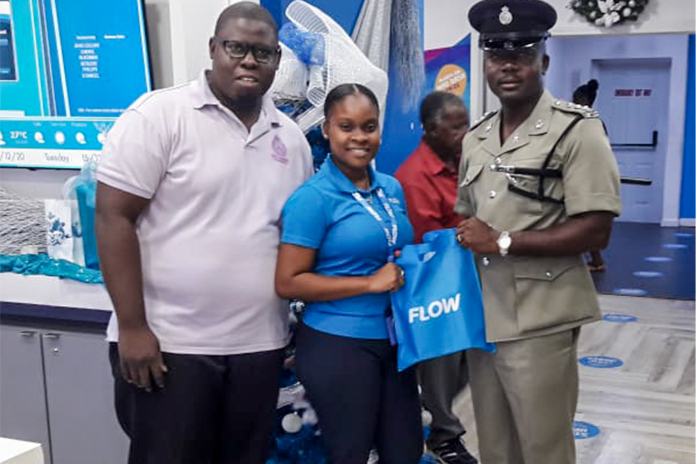 Flow donates to police caroling contest - Vimarsana News